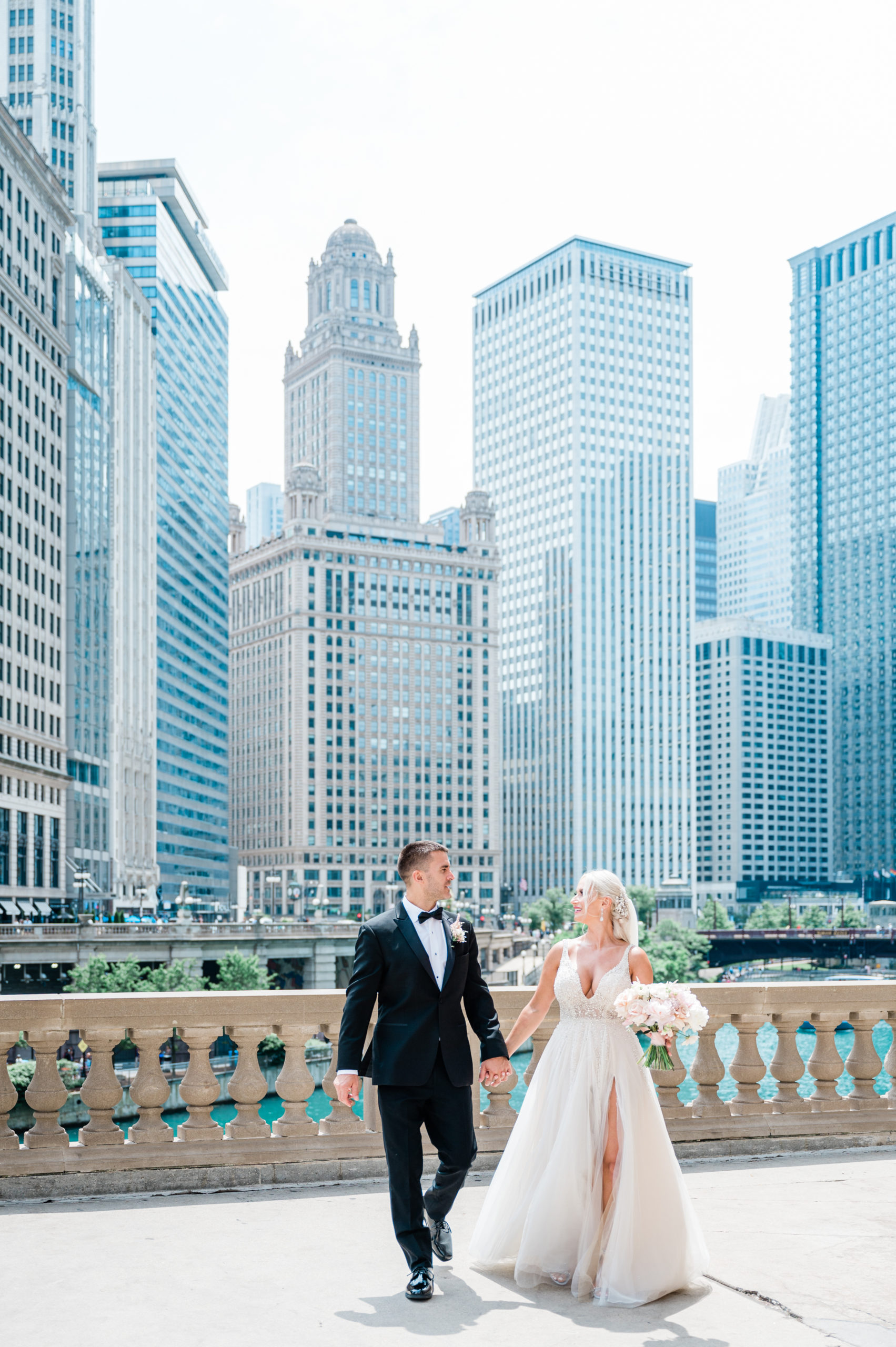 wedding photos at the Wrigley Building Chicago